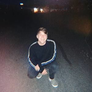 Meet your Posher, Levi